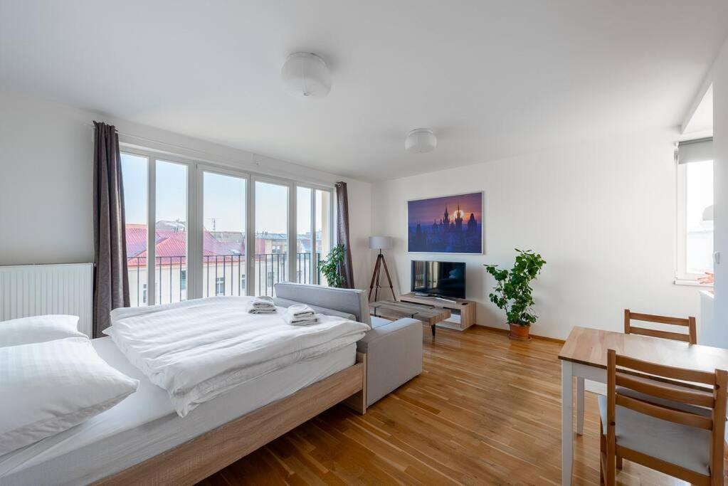 Sunny Safron Apartment Praag Buitenkant foto