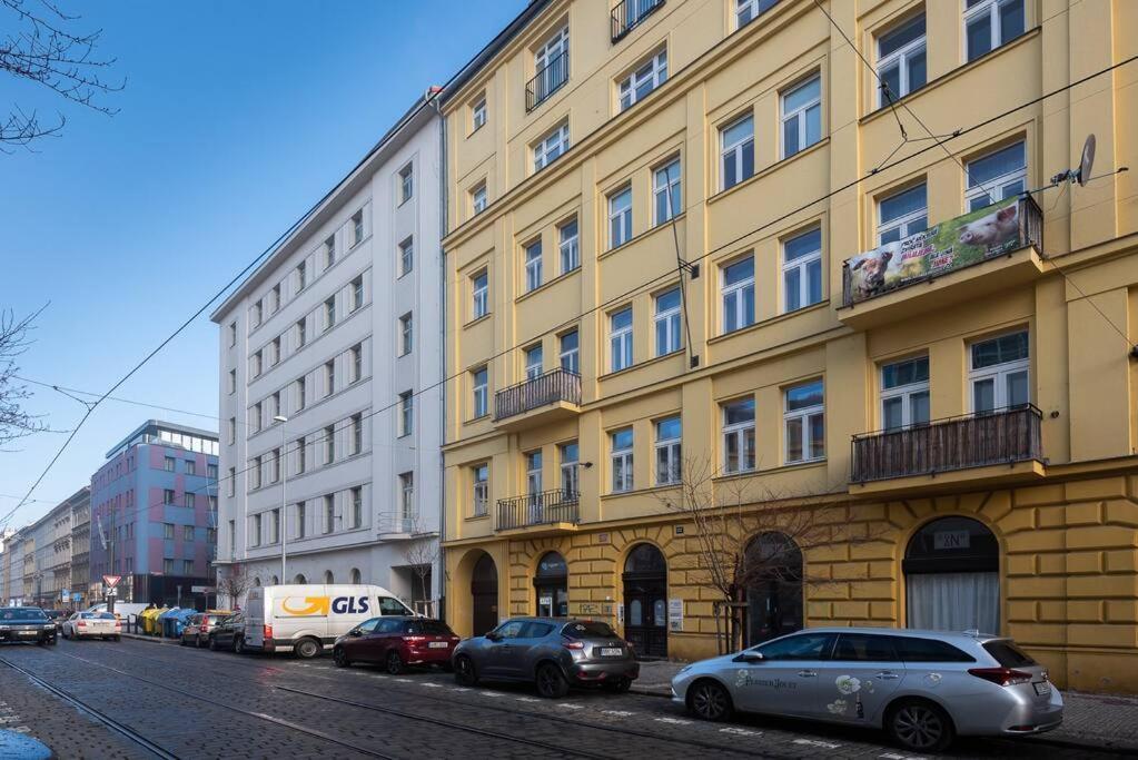 Sunny Safron Apartment Praag Buitenkant foto